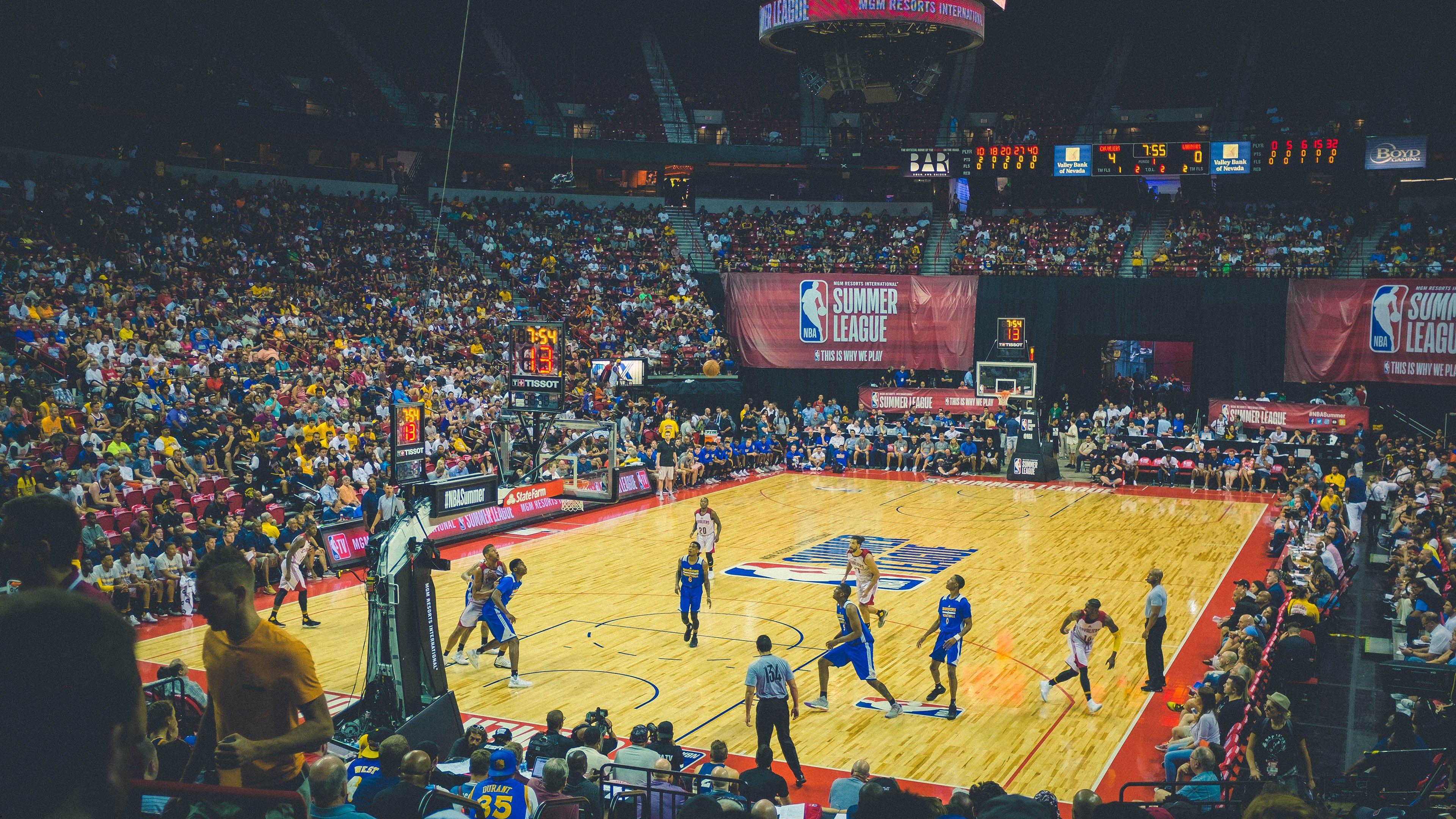 德泽尔比避谈拉比奥转会传闻,专注现有阵容,转会决策权在管理层