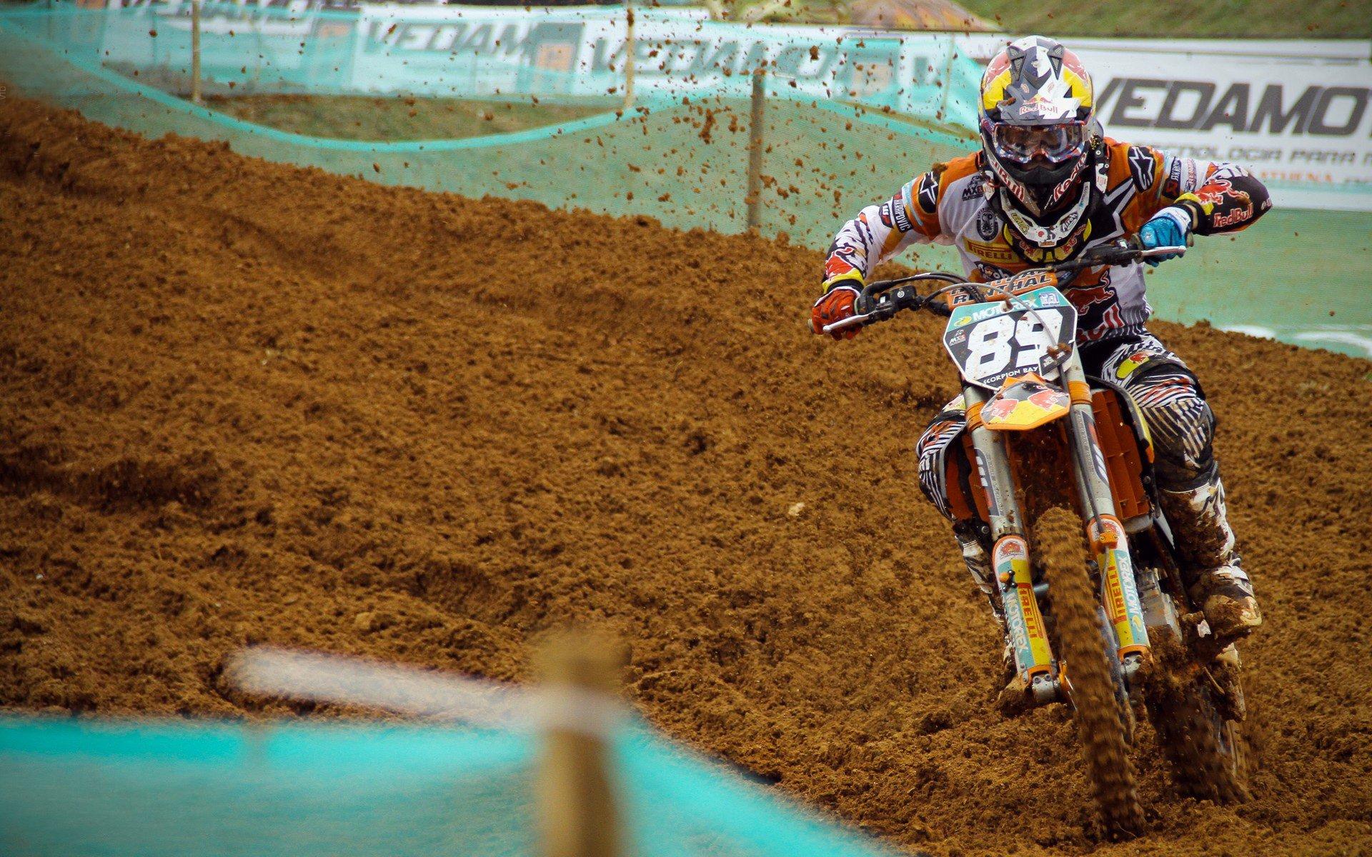 贝尔戈米盛赞国米重塑团队精神 阿坎吉成防线磐石引领稳健前行